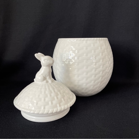 Egg Shaped Canister with Bunny on top - Basket Weave - Picture 2 of 8